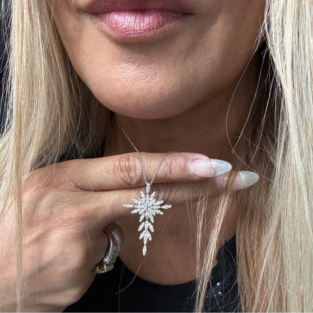 18 kt White Gold Snowflake/Cross Diamond Pendant Necklace - Picture 7 of 12